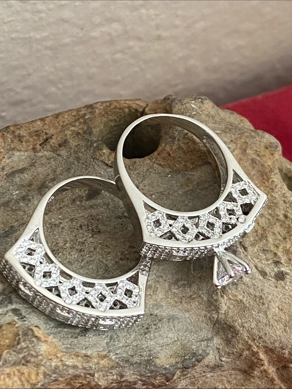 5/$10❤️❤️❤️NEW Silver Tone Zinc Alloy Prong Set of Rhinestoned Fashion Rings